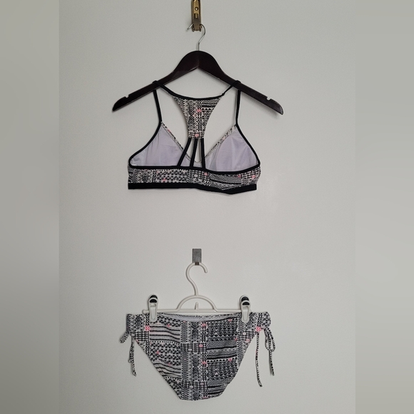 A bikini set by Tag - Picture 2 of 6